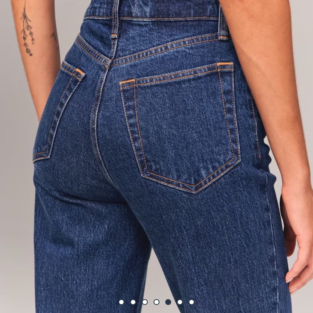 A&F Ultra High Rise 90s Straight Jean - Picture 3 of 4